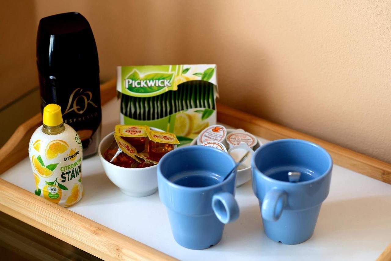 Cozy At Metro Station, Private Bathroom, 9minutes Oldtown, 15minutes Airport, Wifi Séjour chez l'habitant Prague