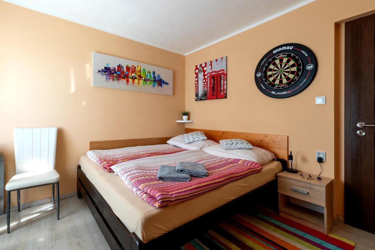 Habitación en casa particular Cozy At Metro Station, Private Bathroom, 9minutes Oldtown, 15minutes Airport, Wifi *