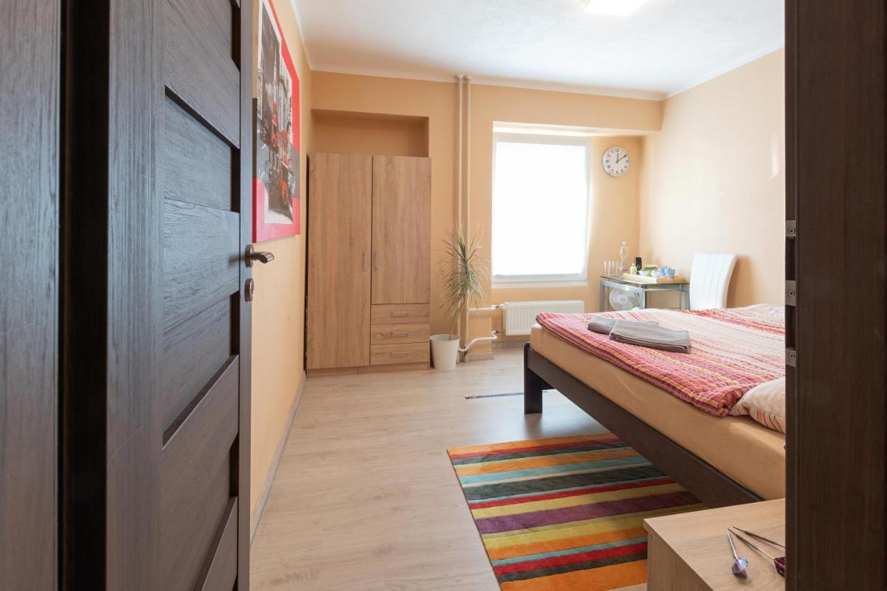 Cozy At Metro Station, Private Bathroom, 9minutes Oldtown, 15minutes Airport, Wifi Praga